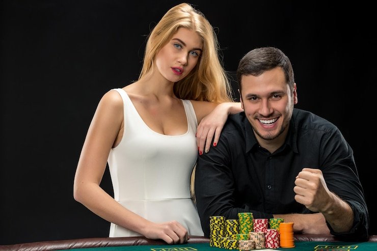 arenaspin Dice Game live table showing transparent dice shaker and betting interface on mobile