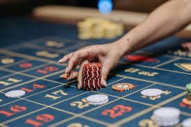 arenaspin Lightning Roulette live dealer mobile interface showing wheel and betting grid